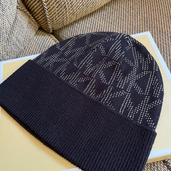 Michael Kors Scarf, Hat, Gloves Set NWT - Picture 3 of 6